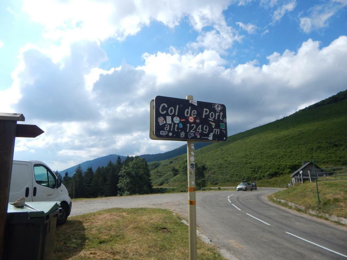 Les Chalets De Montorgueil Saurat Exteriör bild